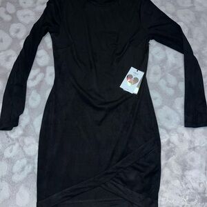 *NWT* Iris velvet Black Long Sleeve Dress